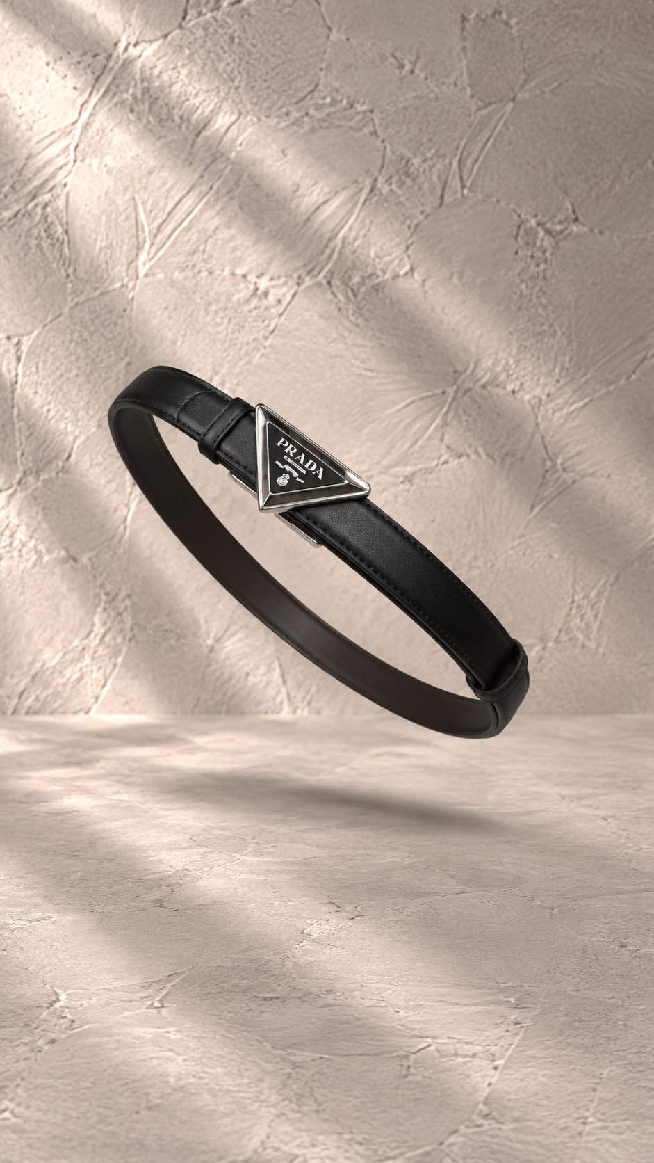 کمربند چرم مشکی پرادا با پلاک فلزی مثلثی در جعبه کادویی لوکس | Prada Saffiano leather belt with triangle logo in black luxury box
