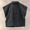 وست مشکی کوتاه بدون آستین پرادا با متریال ری‌نایلون و پلاک لوگوی مثلثی فلزی | Prada black sleeveless cropped Re-Nylon vest jacket with triangle enamel logo plaque