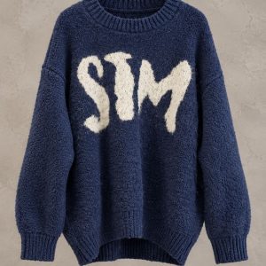 پلیور بافت تدی ضخیم با تایپوگرافی برجسته STM بر روی سینه در استودیوی مینیمال | Bouclé knit sweater with textured green STM front typography floating in minimal studio setting