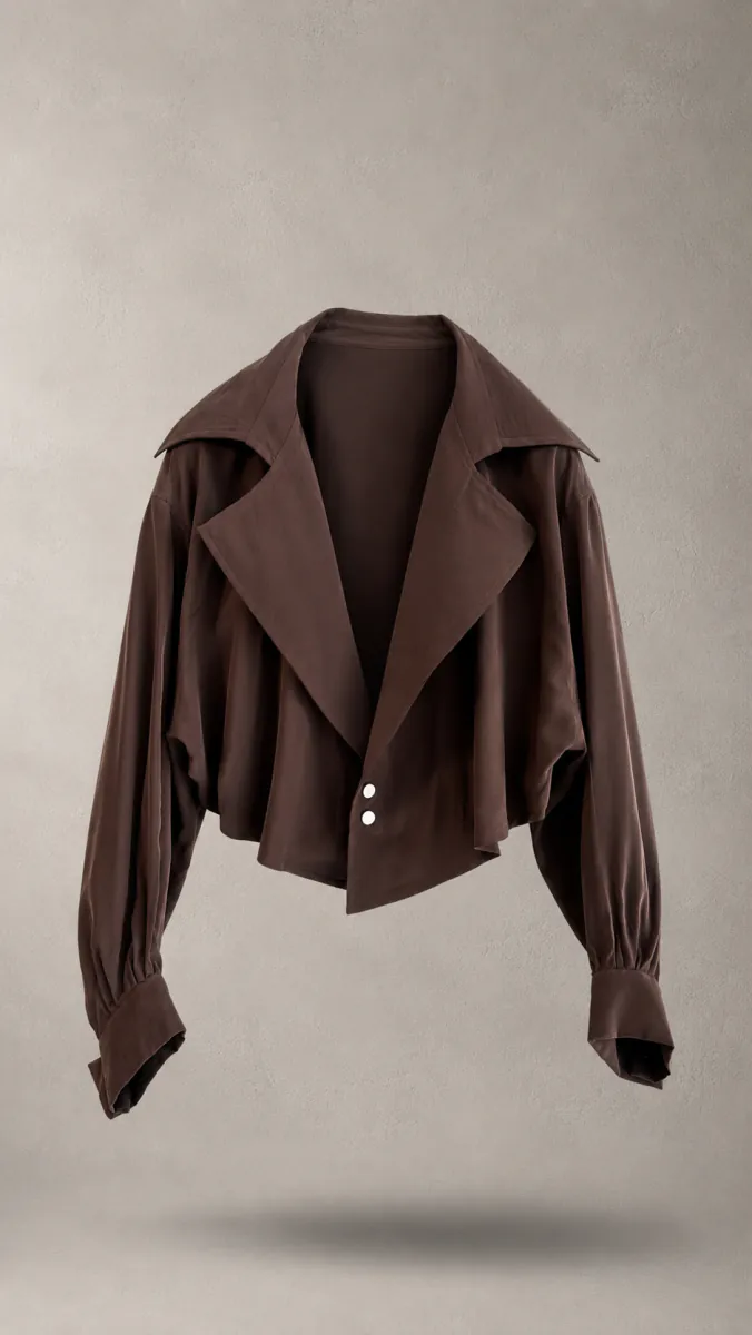 کت کراپ زنانه مدل اورسایز با یقه انگلیسی پهن و برش آزاد آویخته به دیوار | Cropped oversized women blazer with exaggerated notch lapel and drop shoulder silhouette